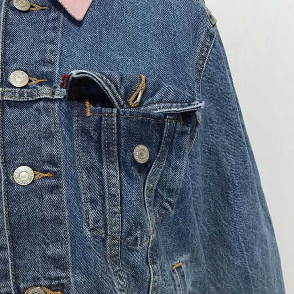 Levi's NWT Ex-Boyfriend Trucker Jean Jacket Women XS *Pls See Description* - Picture 4 of 13